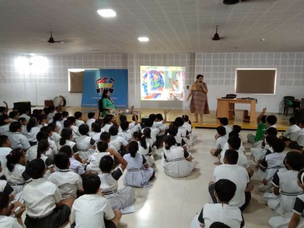 Renowned Story Teller Ms. Chitralekha Bhaskar Visit At STEM World School