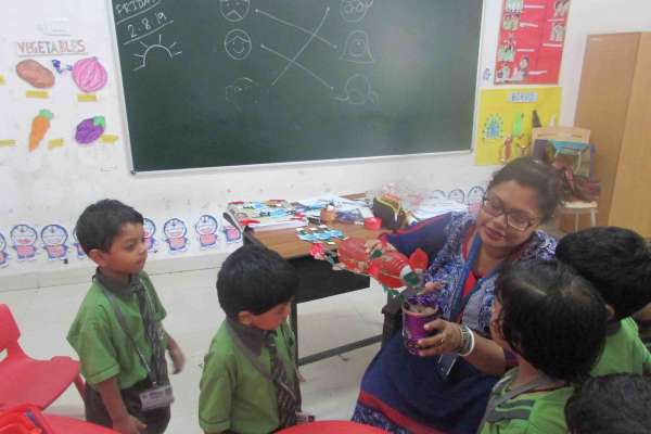 STEM experiment done by our Lower Nursery students (Parts of Plant - Leaves)