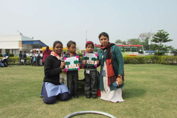 STEM World School Conduct Outdoor Classroom Week Activity