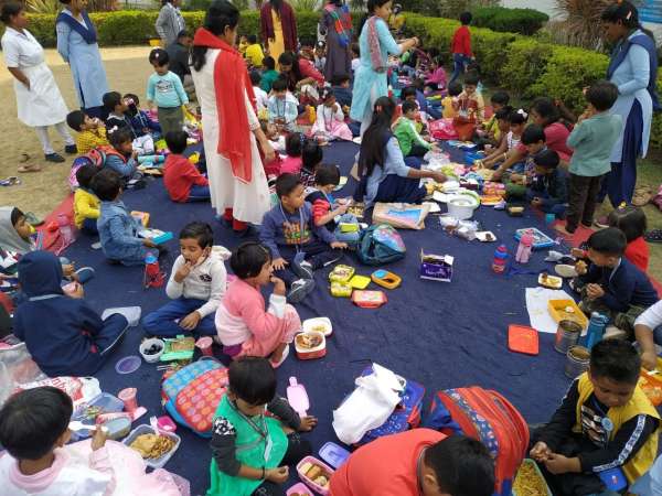 PICNIC DAY