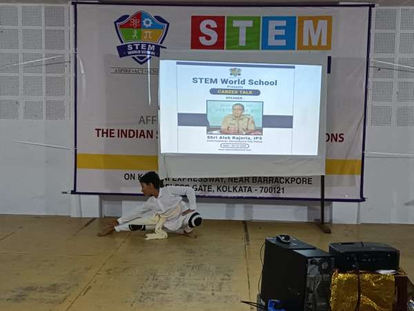 Shri Alok Rajoria, IPS, Commissioner, Barrackpore City Police Visited STEM World School