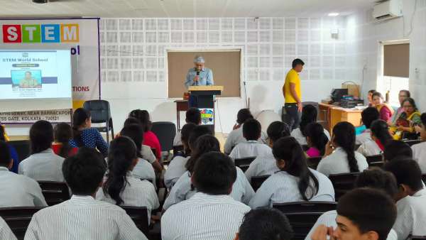 Shri Alok Rajoria, IPS, Commissioner, Barrackpore City Police Visited STEM World School