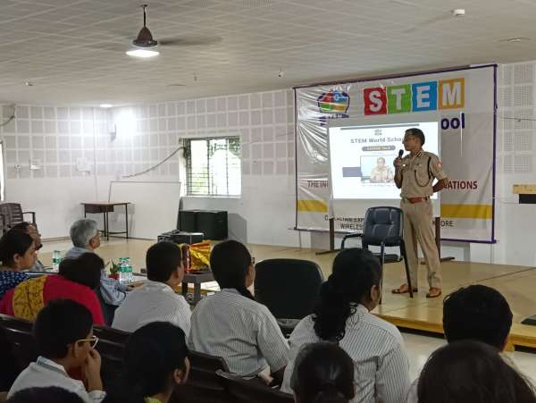 Shri Alok Rajoria, IPS, Commissioner, Barrackpore City Police Visited STEM World School