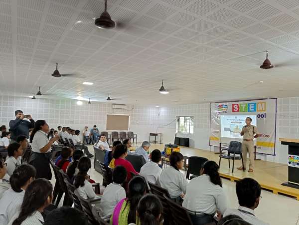 Shri Alok Rajoria, IPS, Commissioner, Barrackpore City Police Visited STEM World School