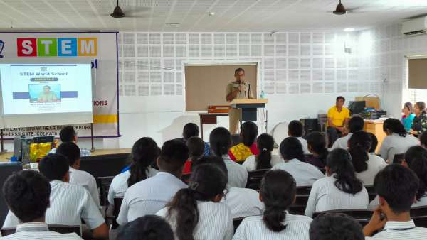 Shri Alok Rajoria, IPS, Commissioner, Barrackpore City Police Visited STEM World School